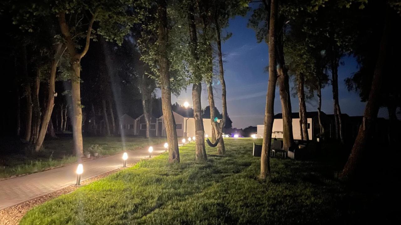 Lumi Resort Domki Letniskowe Z Podgrzewanym Basenem Rewal Kültér fotó