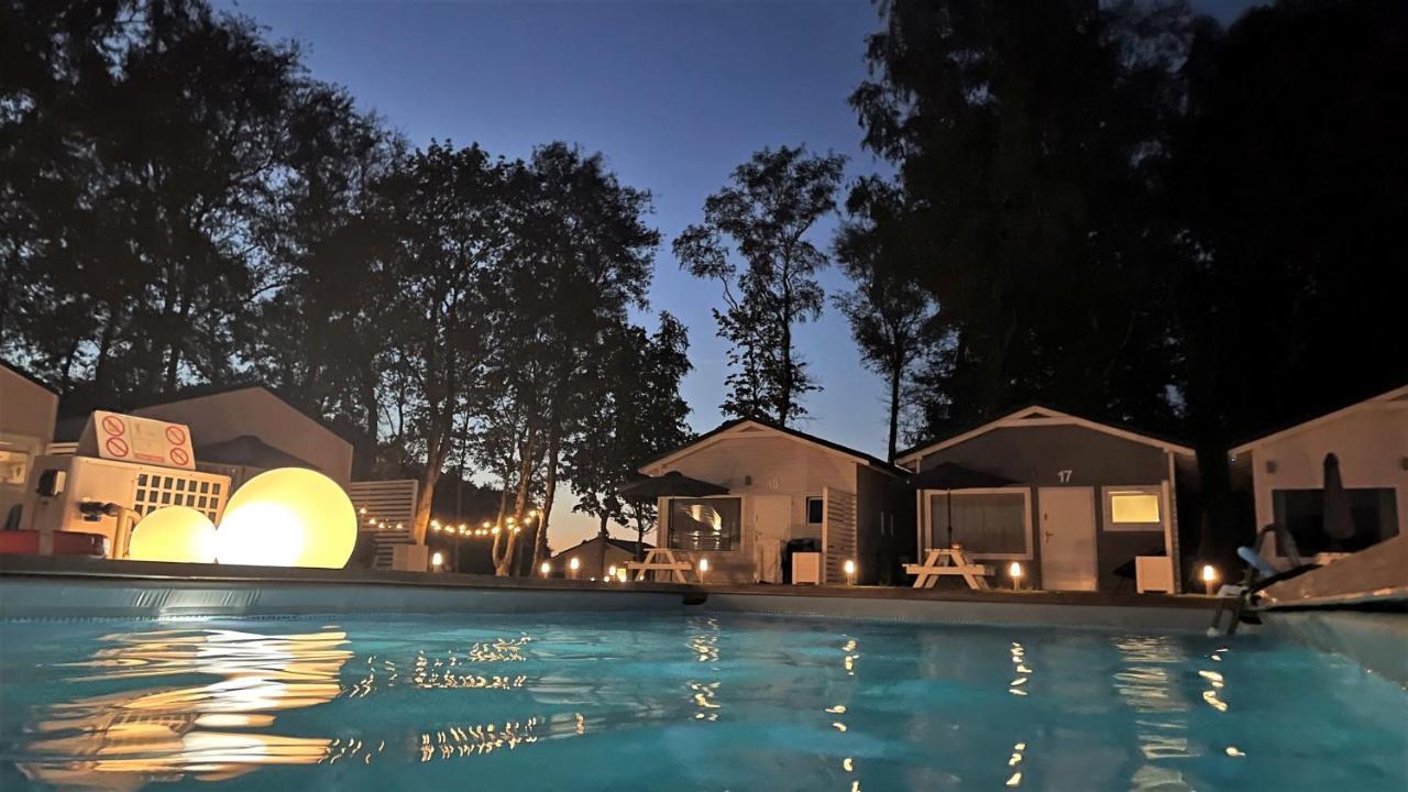 Lumi Resort Domki Letniskowe Z Podgrzewanym Basenem Rewal Kültér fotó