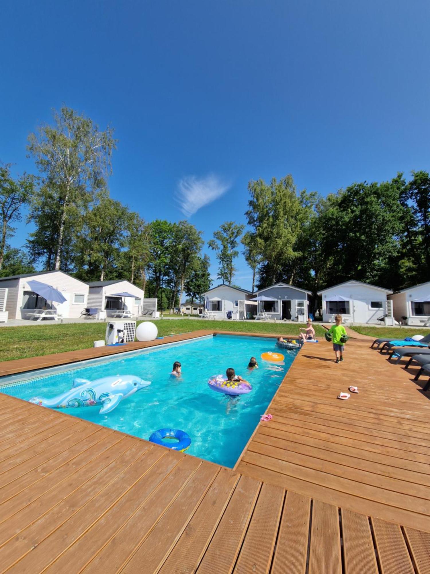 Lumi Resort Domki Letniskowe Z Podgrzewanym Basenem Rewal Kültér fotó