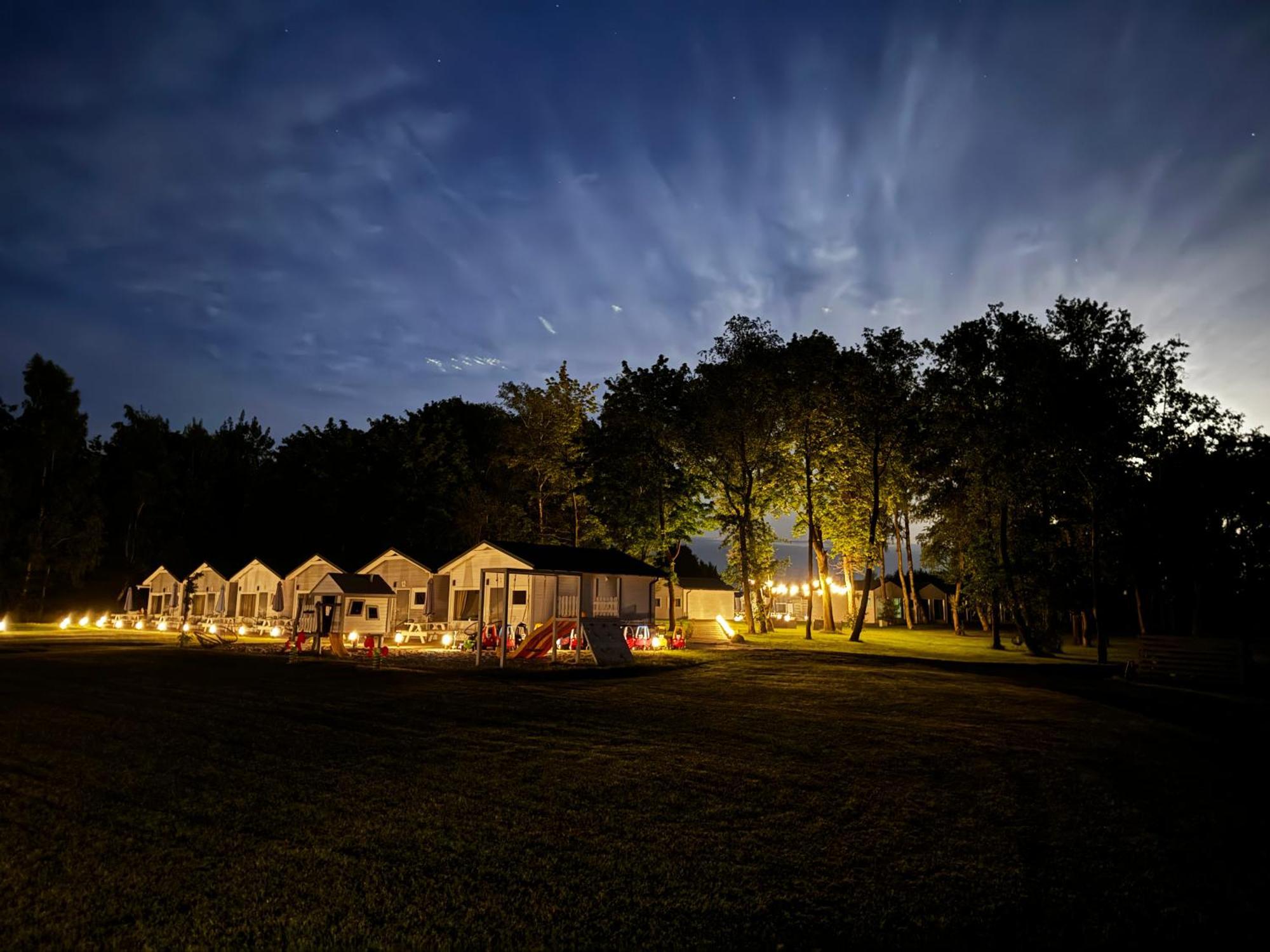 Lumi Resort Domki Letniskowe Z Podgrzewanym Basenem Rewal Kültér fotó